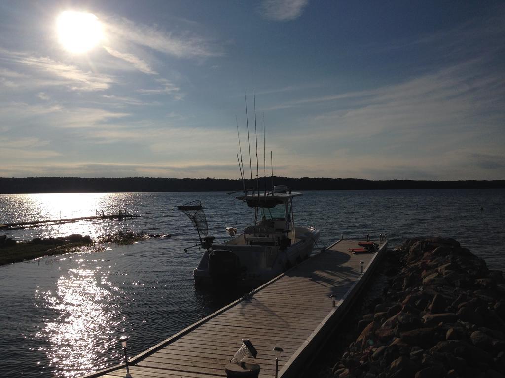 N' This On The Bay -Vacation Suite Wiarton Dış mekan fotoğraf