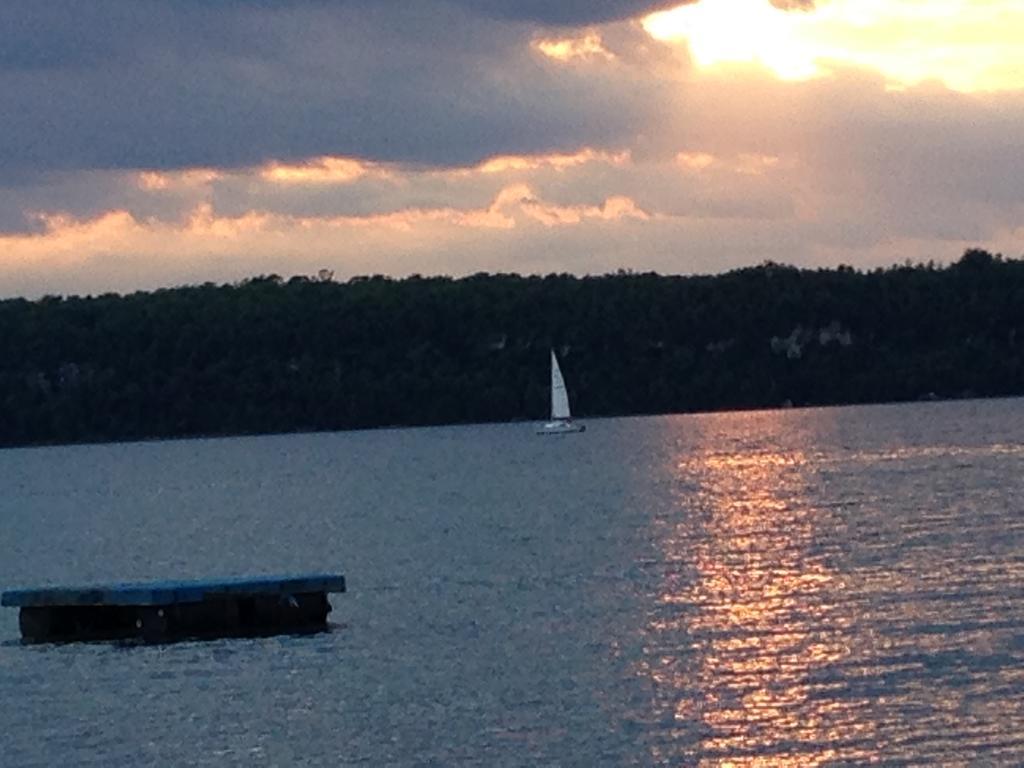 N' This On The Bay -Vacation Suite Wiarton Dış mekan fotoğraf