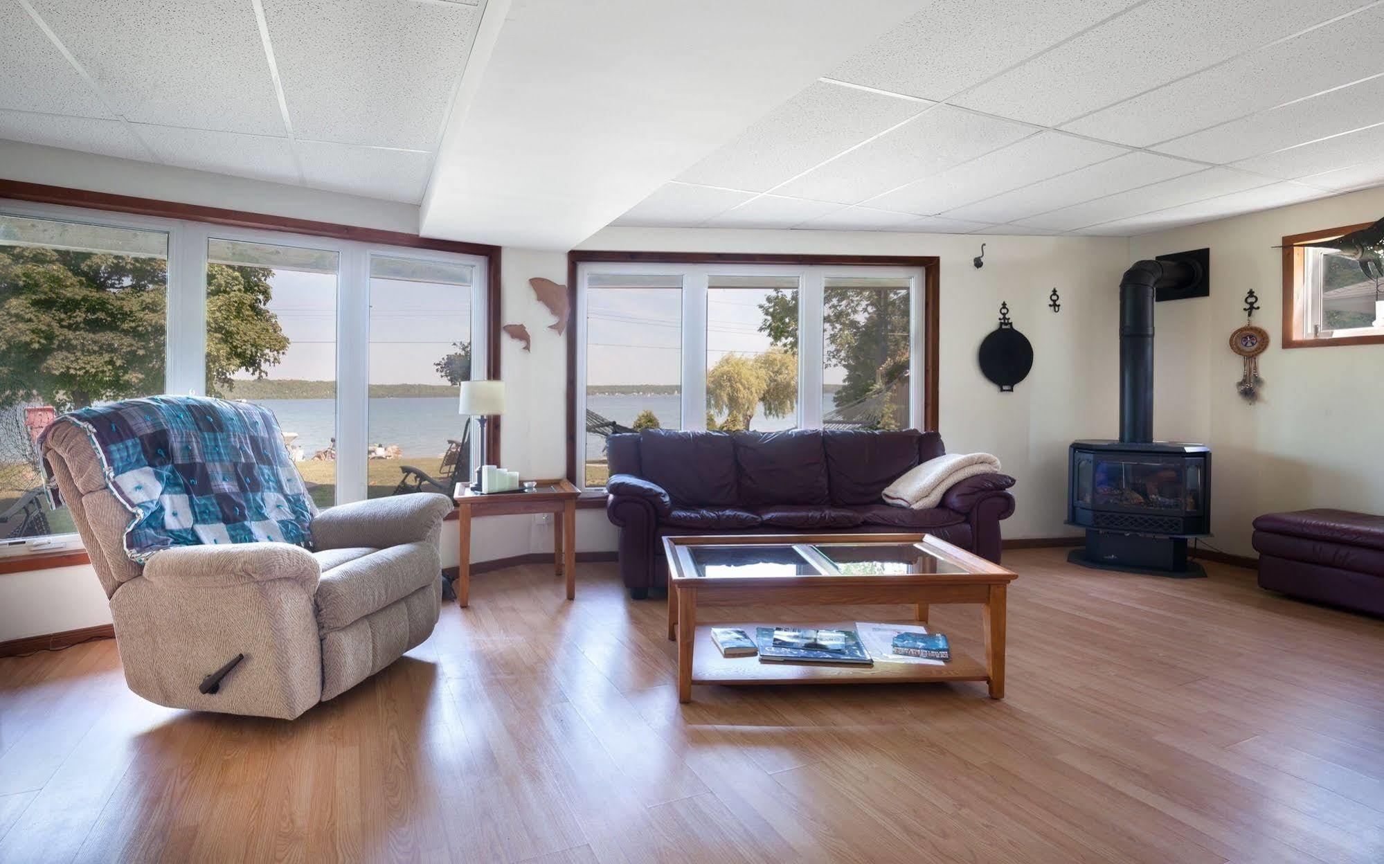 N' This On The Bay -Vacation Suite Wiarton Dış mekan fotoğraf